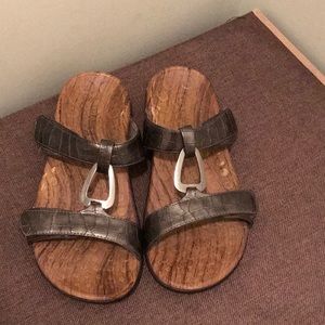 Orthaheel orthotic sandles